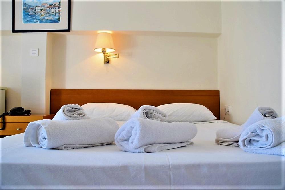 Attica Hotel Ephie Vathí Exteriör bild